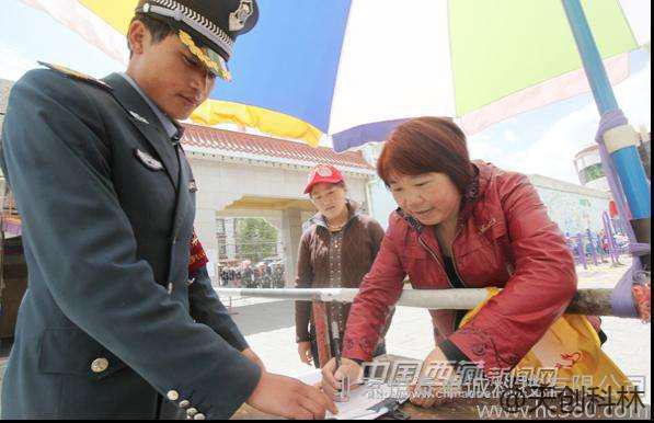 在小区出入时，悦访客，访客机登记访客信息跟手工登记哪个好?